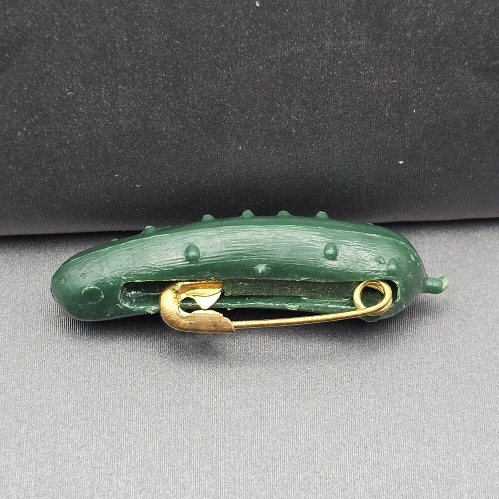 VTG Heinz Pickle Pin 1.25" 40s Promotional Memorabilia Green Plastic Safety Pin - Picture 2 of 3